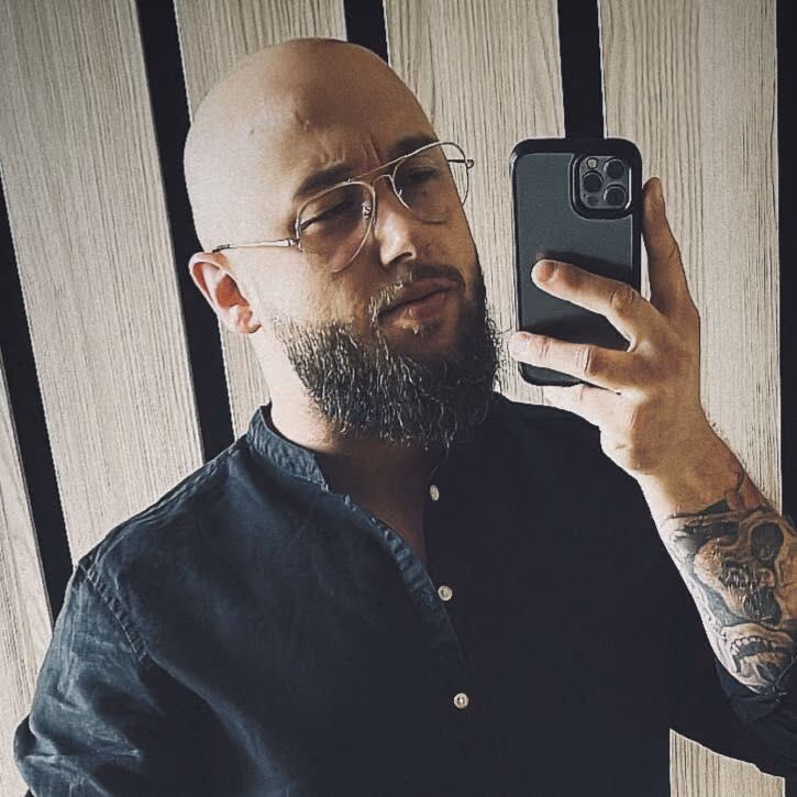 Kacper, właściciel, barber w barber shopie Konecki Golibroda